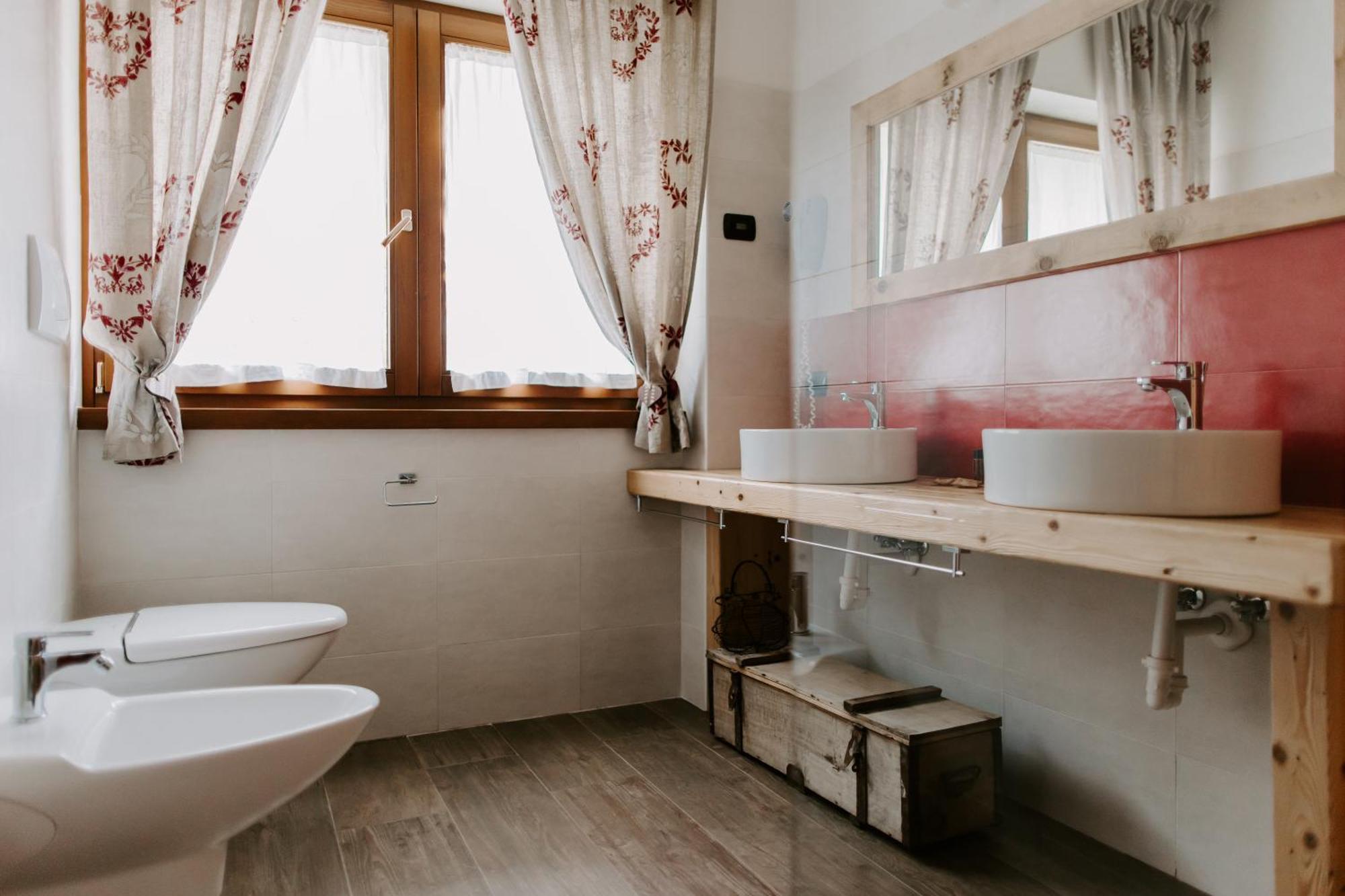 Bed and Breakfast Fra Rose E Mughi Домедже-ди-Кадоре Экстерьер фото